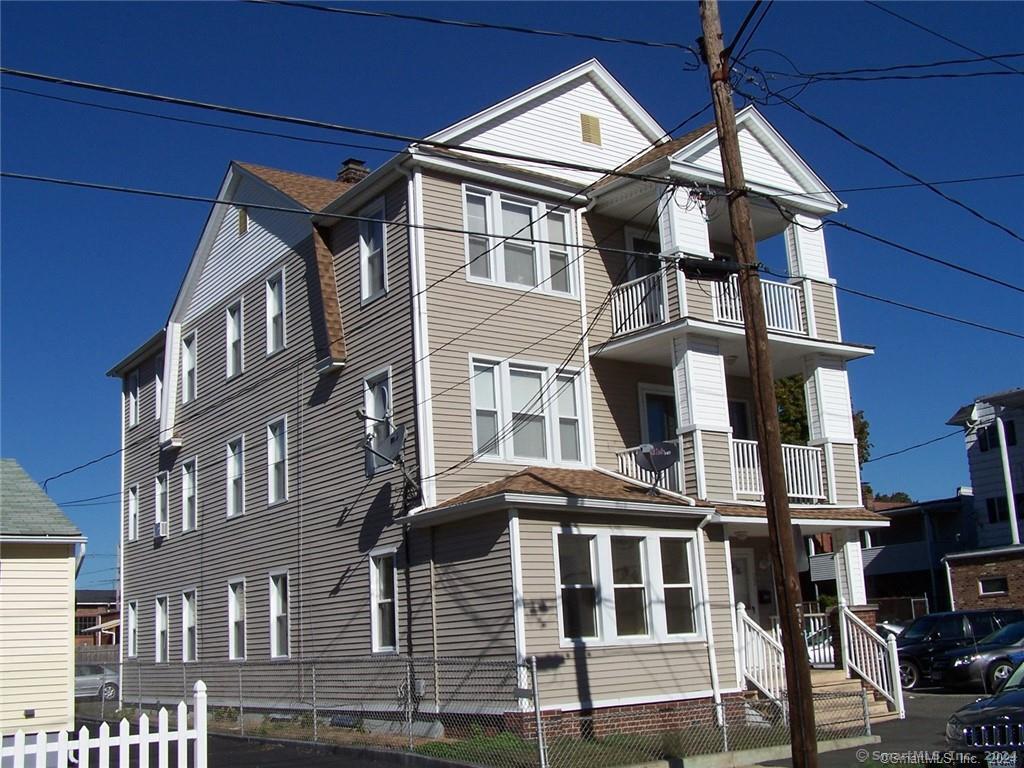 Primary Photo - 22 Knoll St