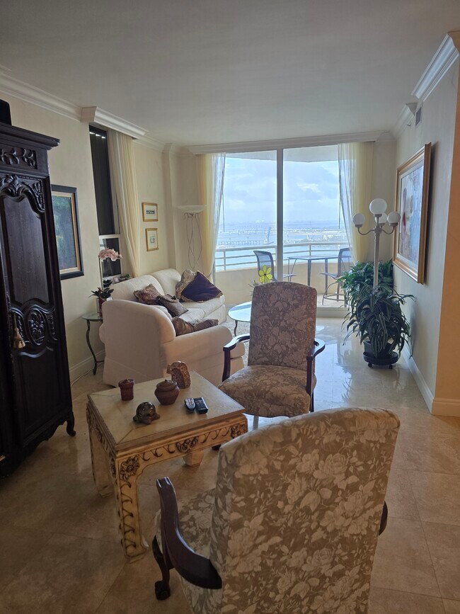 Building Photo - 888 Brickell Key Dr