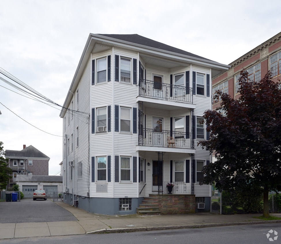 Primary Photo - 186 Deane St
