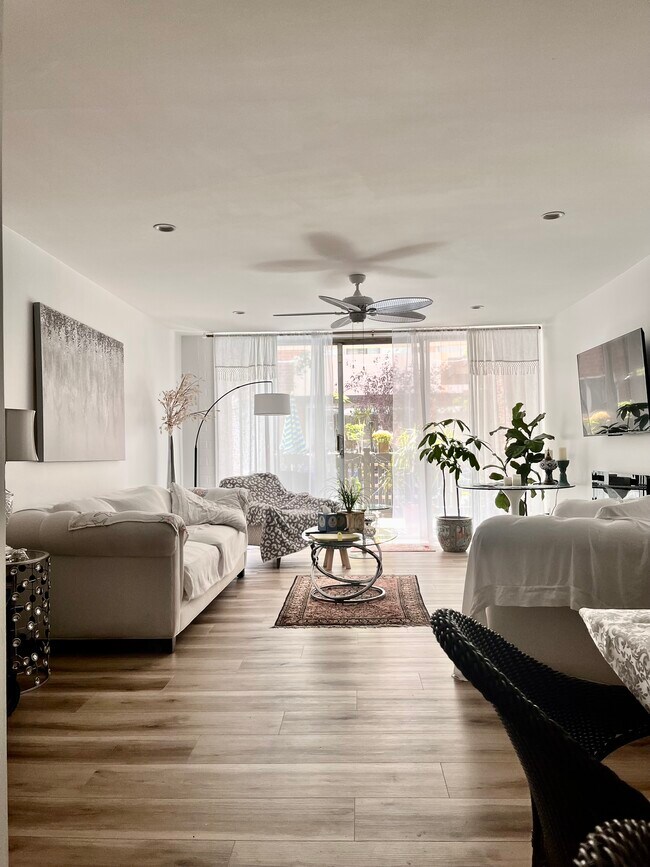 Foto del edificio - 11750 W Sunset Blvd