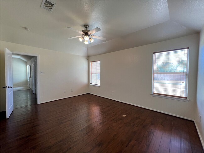 Building Photo - 1053 Shadow Glenn Dr