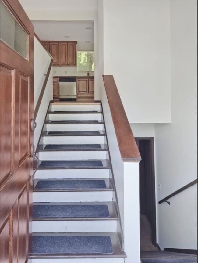 Building Photo - Great Location, Family -Friendly