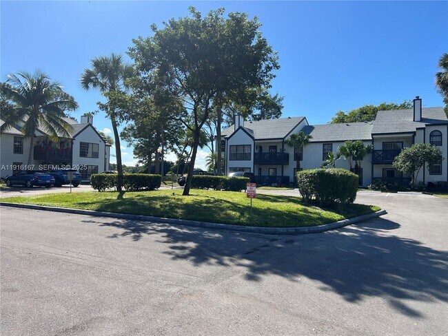 Foto del edificio - 5063 Heatherhill Ln