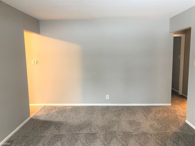 Building Photo - 3 br, 1 bath House - 117 Deer Path