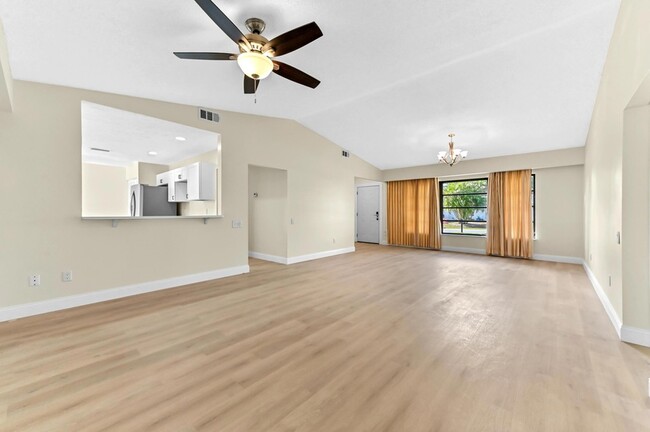 Foto del edificio - 571 SE Anchor Ln