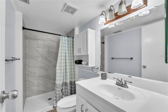 Building Photo - 801 Russell Ln