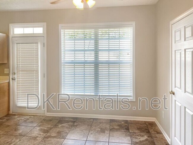 Building Photo - 3033 Kentmere Dr