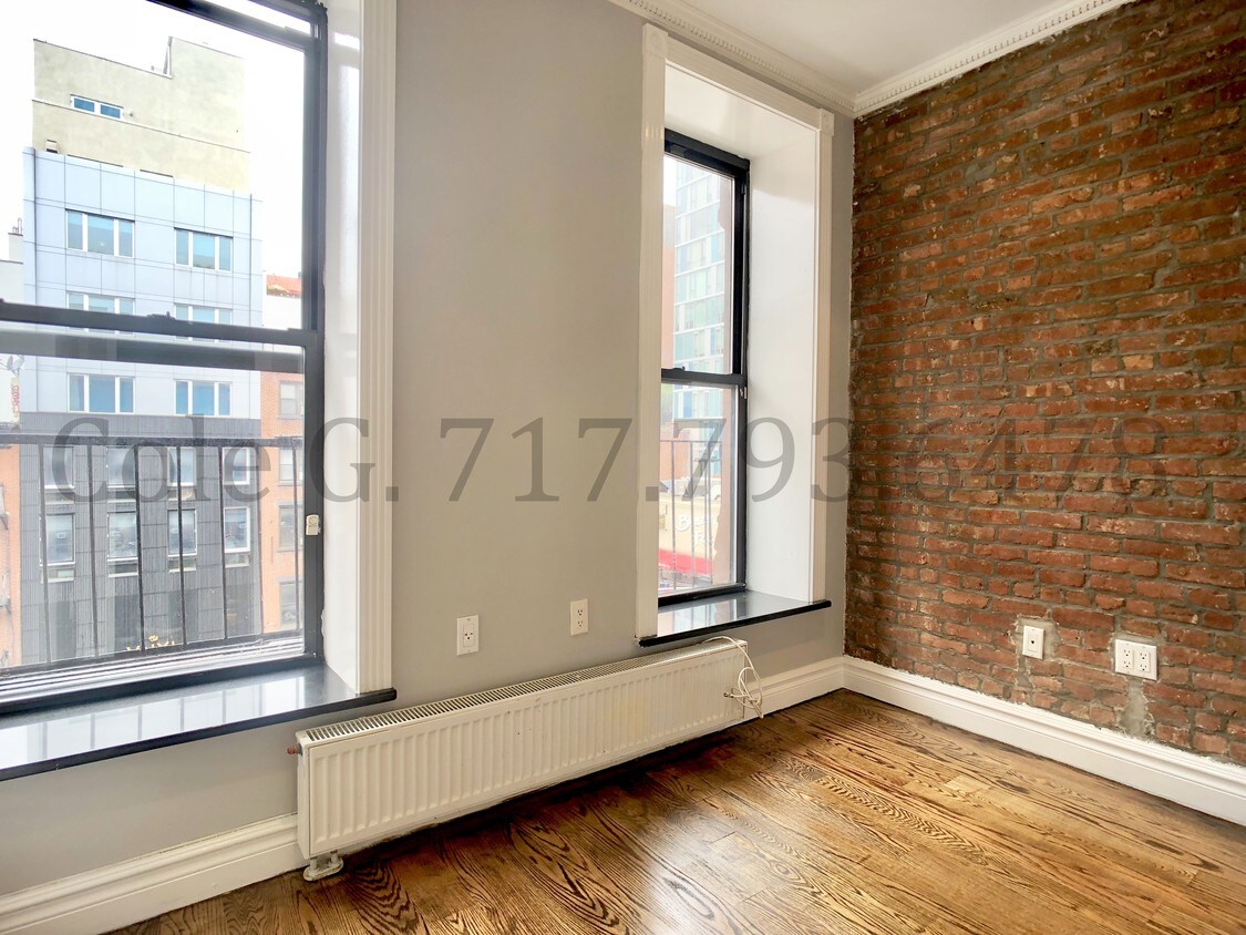 Foto principal - 212 E 13th St
