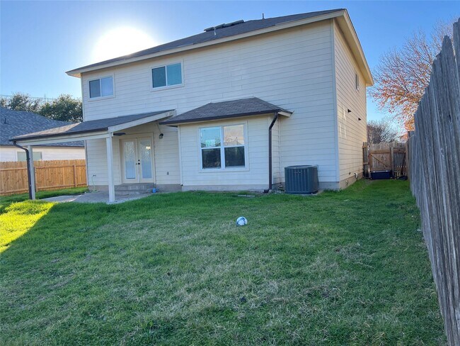 Building Photo - 2203 Bluebonnet Dr
