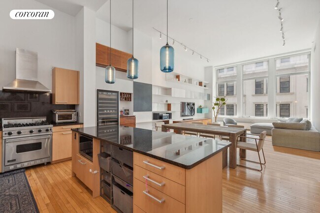 Building Photo - 121 W 19th St