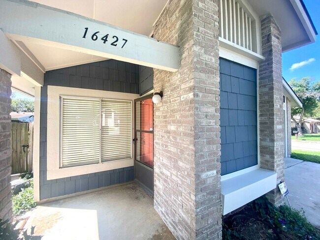 Foto del edificio - AVAILABLE NOW 3 BD | 2 BA | ATTACHED GARAG...