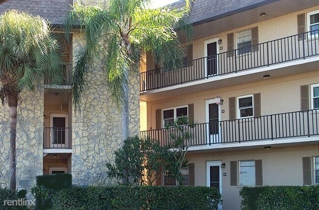 Foto del edificio - 5467 Rattlesnake Hammock Rd