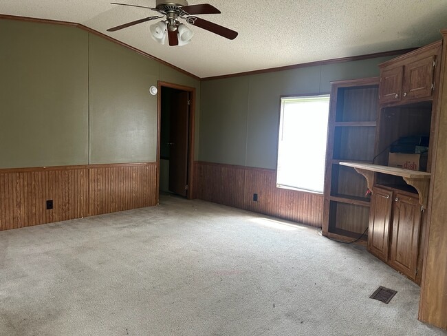 Building Photo - 182 Clements Rd
