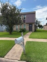 Building Photo - 8306 Oakhaven Rd