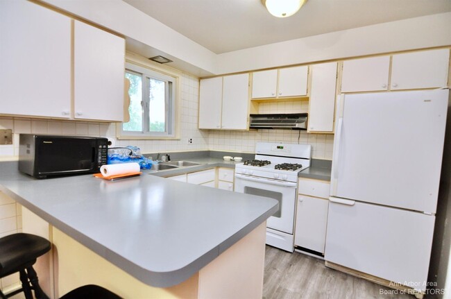 Building Photo - 8807 Tavistock Dr