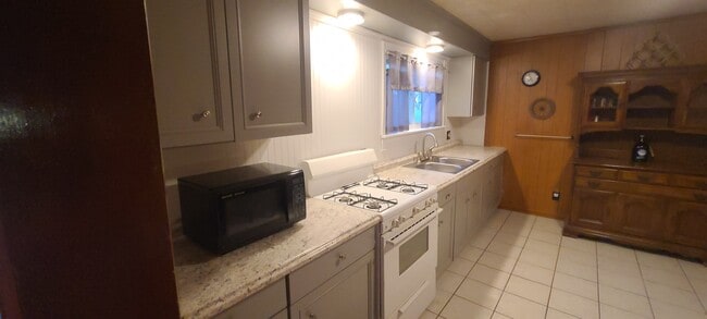 new counter top, cabinets, sink - 6 Wilson St