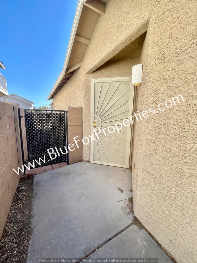 Building Photo - 2472 W Chris Oliver Way