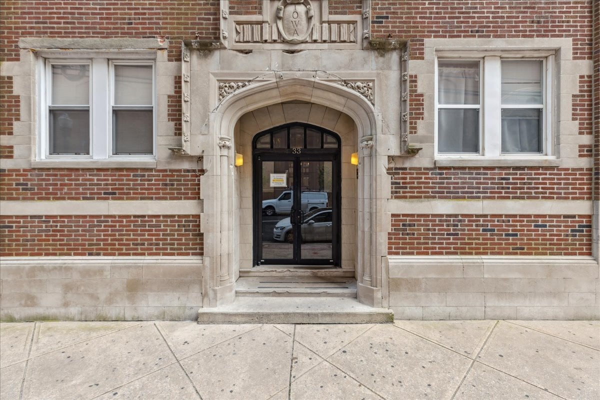Primary Photo - 33 S Iowa Ave