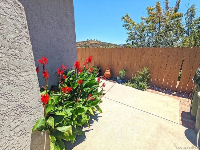 Foto del edificio - 343 Rolling Hills Ln