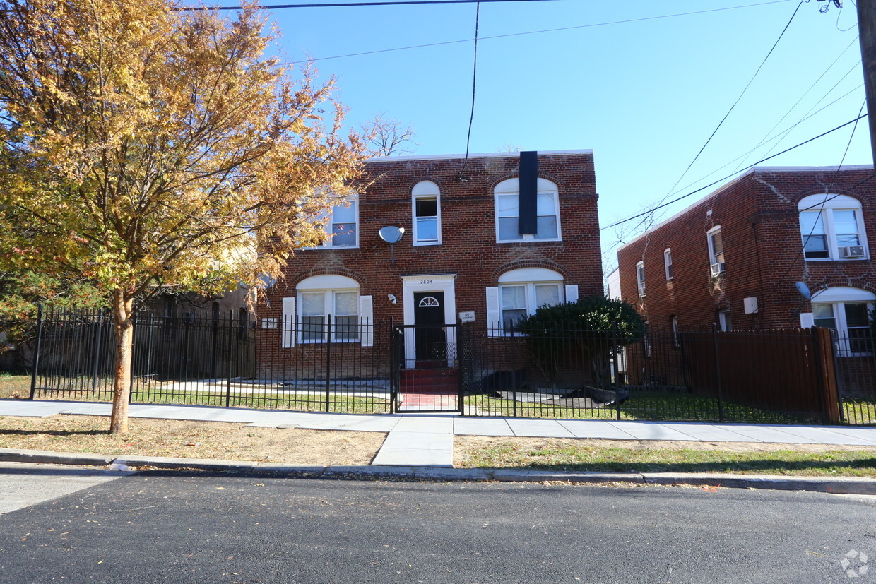 Building Photo - 2804 Buena Vista Ter SE