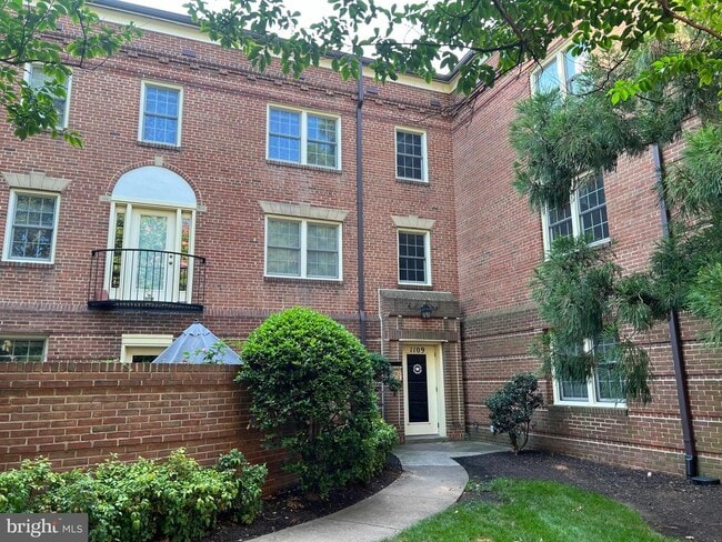 Building Photo - 1109 N Pitt St