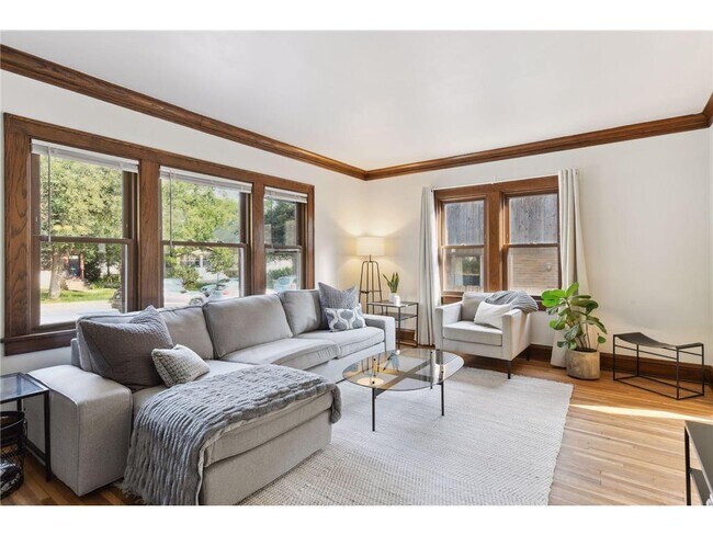 Foto del edificio - 953 17th Ave SE