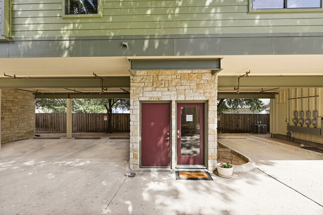 Unit 3 Left Side - 1415 W 51st St