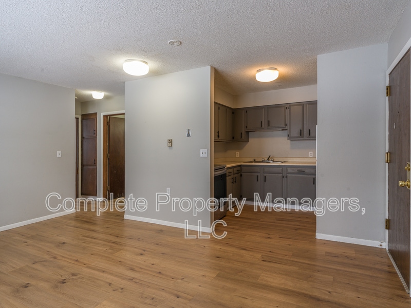 Primary Photo - 302 Franke St