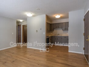 Building Photo - 302 Franke St