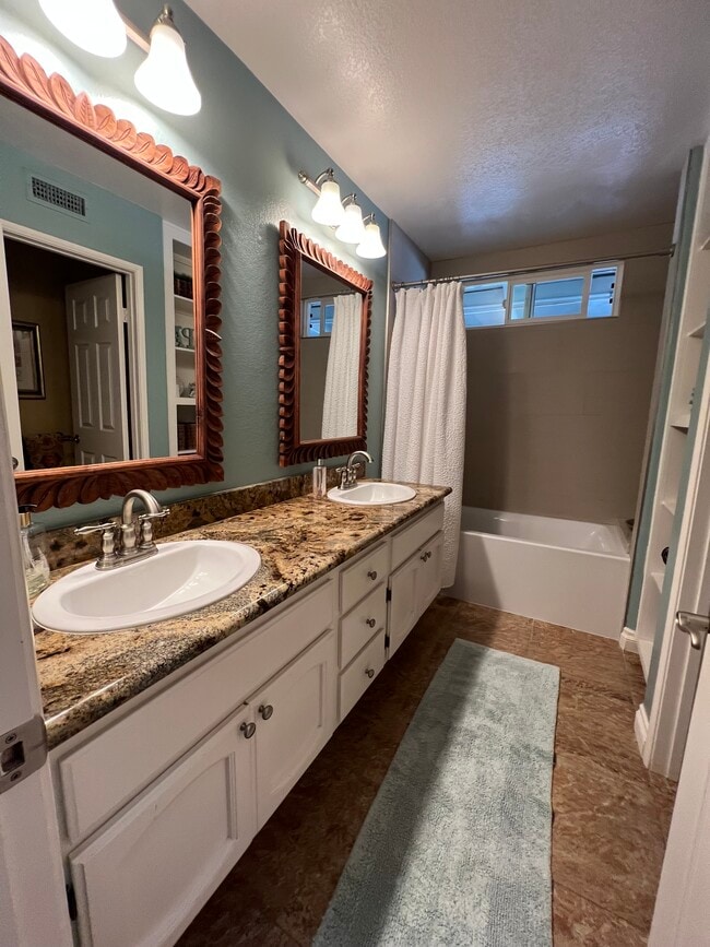 Building Photo - 903 Rivertree Dr