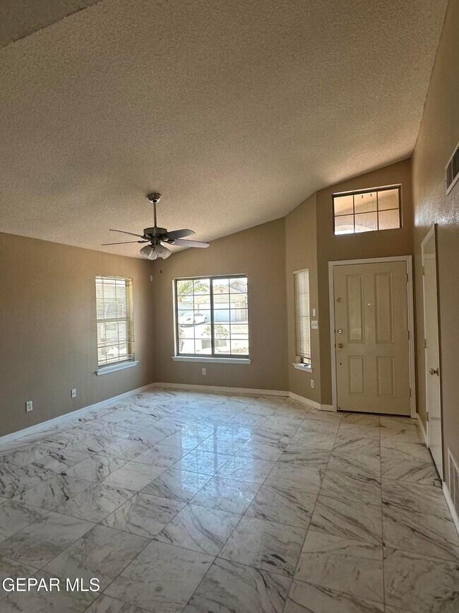 Foto del edificio - 14049 Tierra Delfin Dr