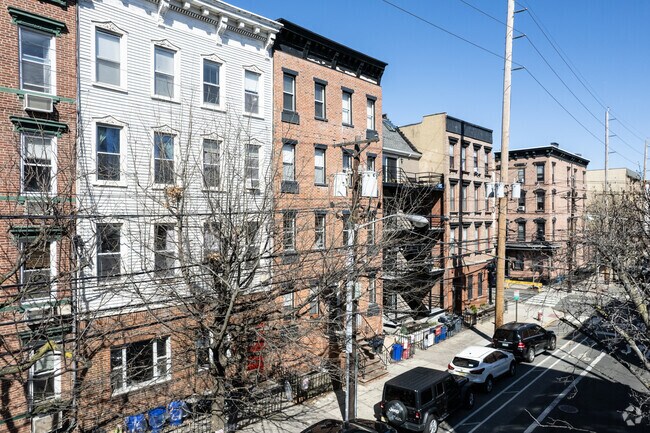 Foto del edificio - 128 Madison St