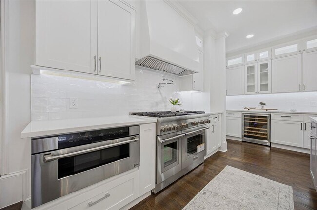 Foto del edificio - 6410 Westchester Pl