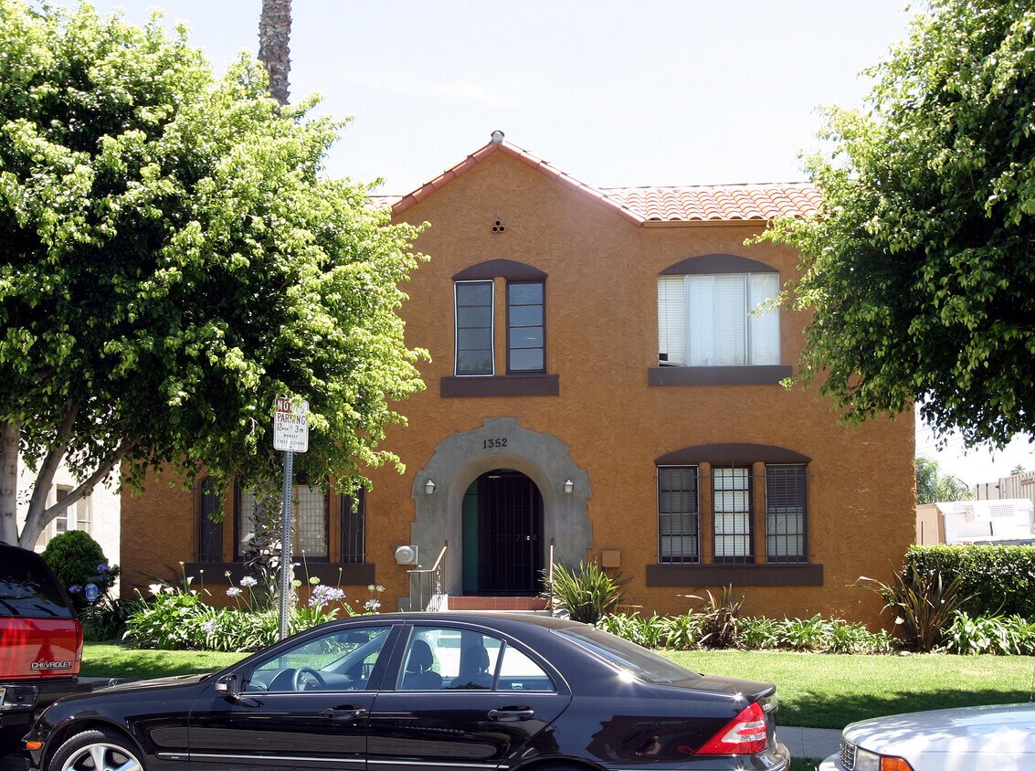 Primary Photo - 1352 S Dunsmuir Ave