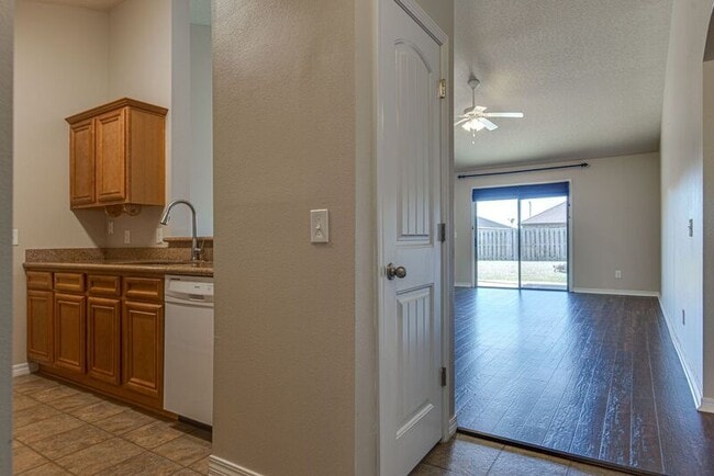 Building Photo - 5009 Makenna Cir