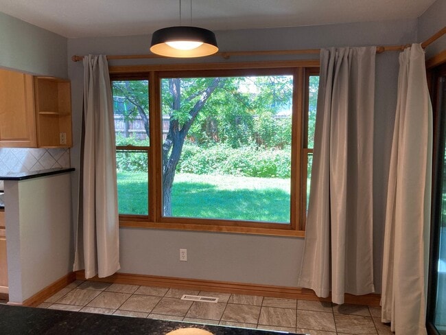 Building Photo - 4 BR, 3 FULL BATHS, Great TABLE MESA Neigh...