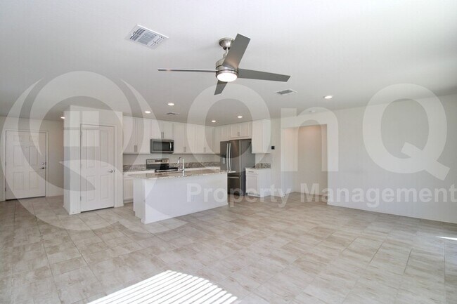 Foto del edificio - 1513 E Saint Catherine Ave