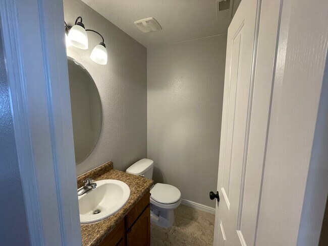 Building Photo - 435 W Regatta Ln