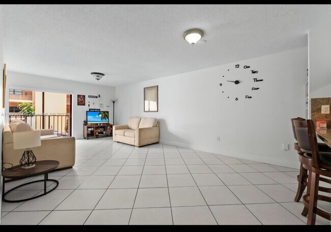 Foto del edificio - 1800 W 54th St