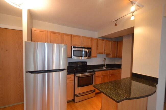 Foto del edificio - 4180 N Marine Dr
