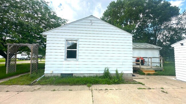 Foto del edificio - FOR RENT- Adorable 2 bed 1 bath in Washburn IA!!