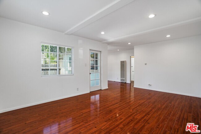 Building Photo - 14417 Magnolia Blvd