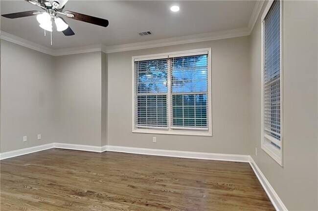 Building Photo - 4915 Wycliffe Dr SW