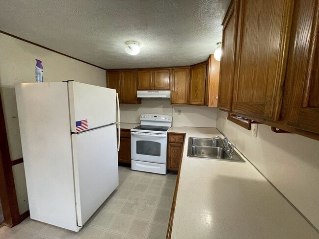 Building Photo - Fulton Rd Triplex