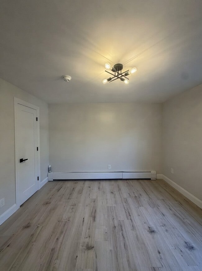 Building Photo - 450 US-9