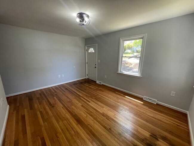 Foto del edificio - REMODELED & UPDATED BUNGALOW