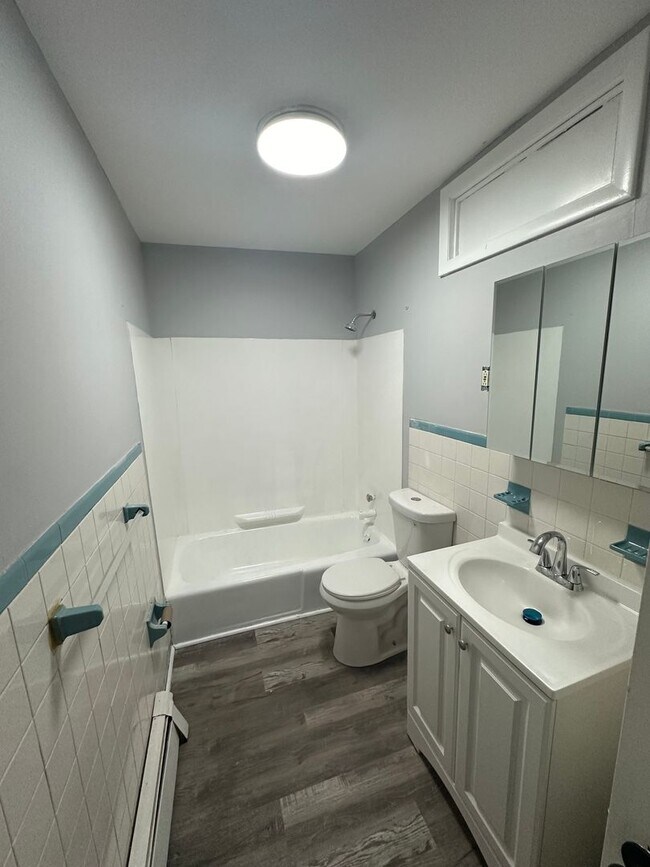 Foto del edificio - 1 bed/1 bath apartment available. 1st Floor