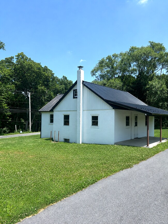 Foto del edificio - Charming Rental in Honey Brook, PA