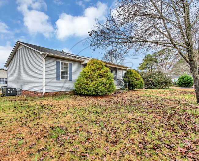 Foto del edificio - Two Bedroom Ranch in Columbia - 1/2 Off First Months Rent!