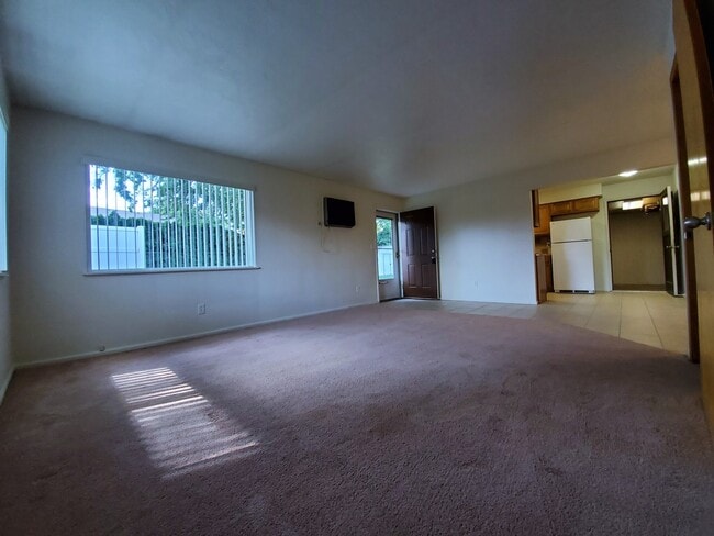 Building Photo - 906 Rd 46
